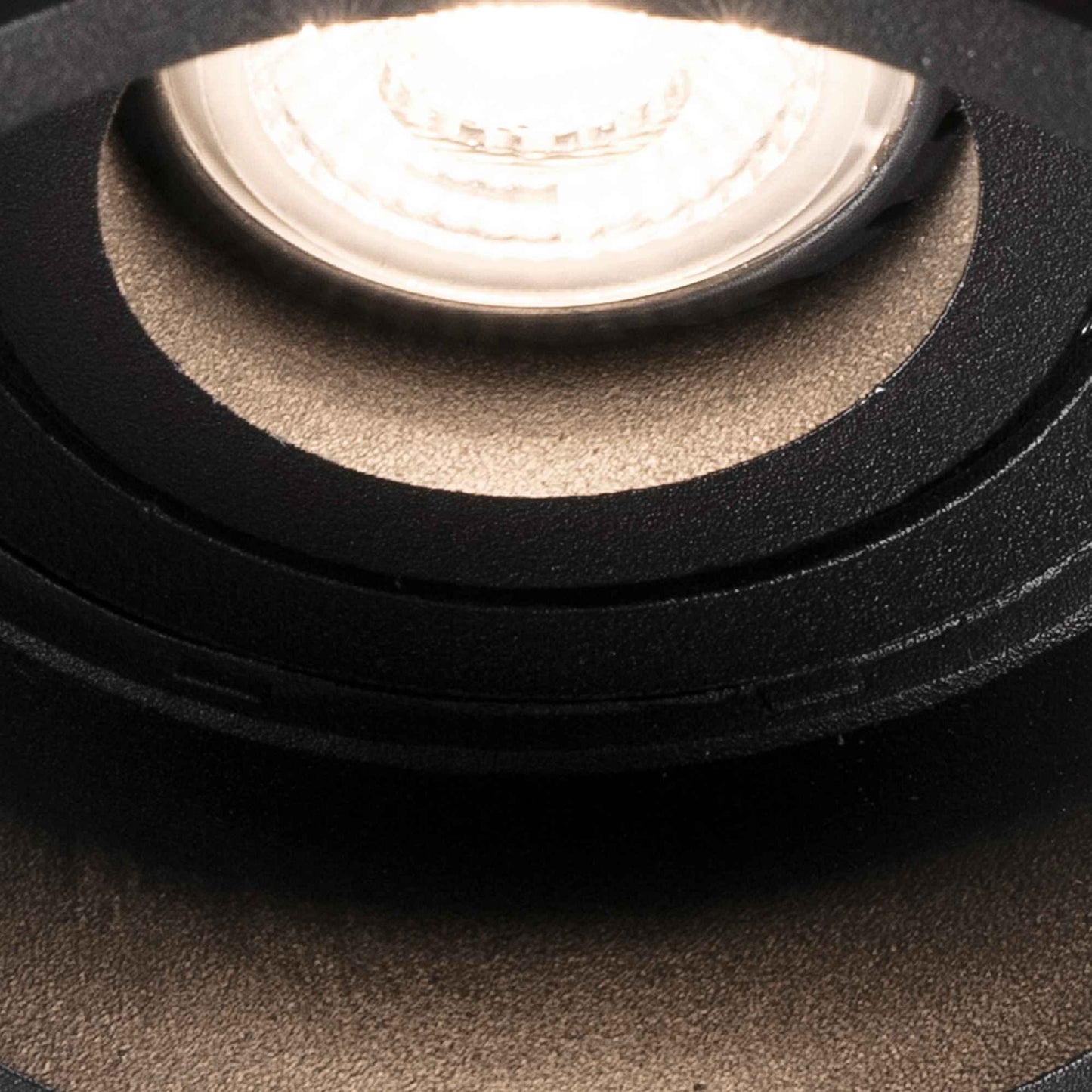 Détail Spot encastrable orientable HYDE rond noir