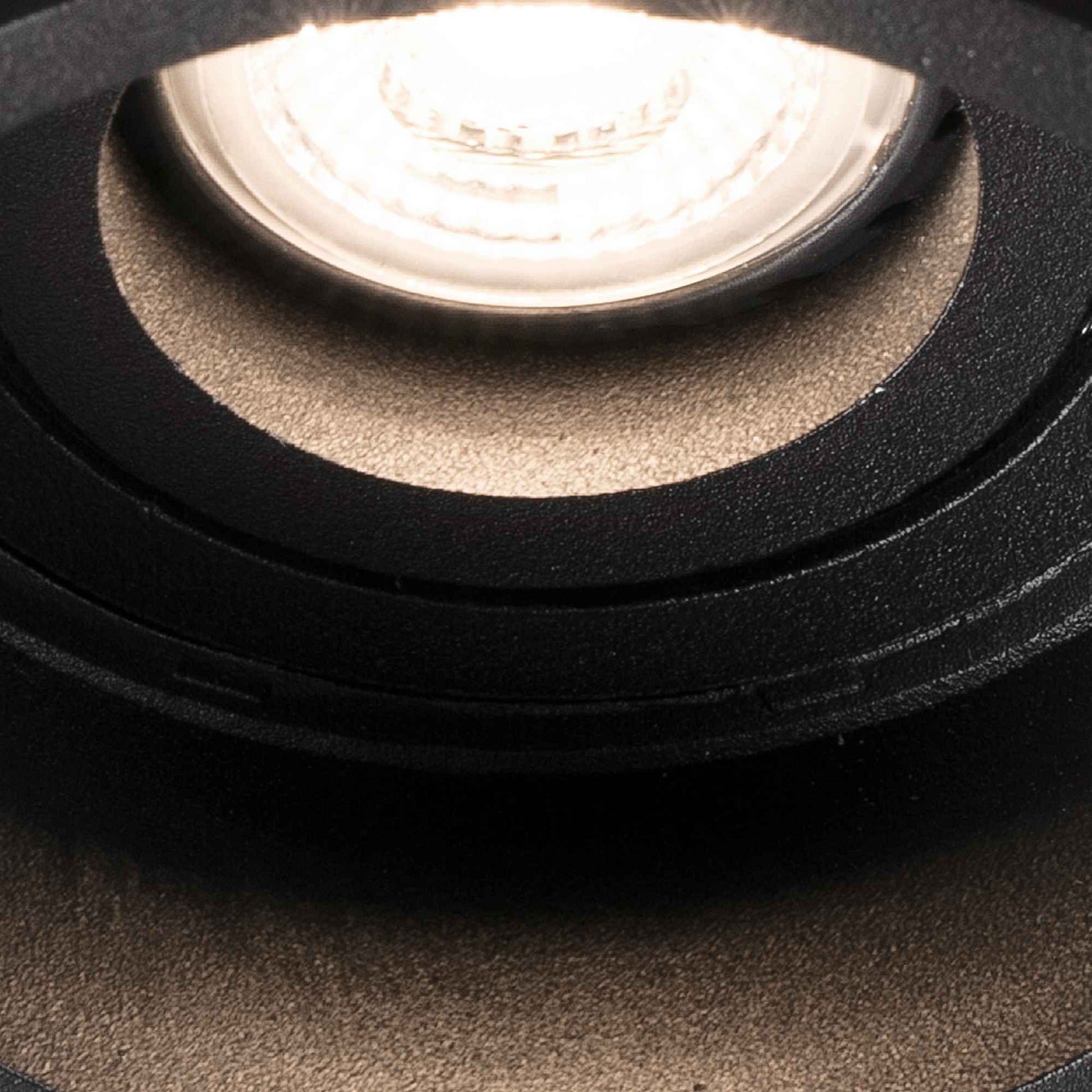 Détail Spot encastrable orientable HYDE rond noir